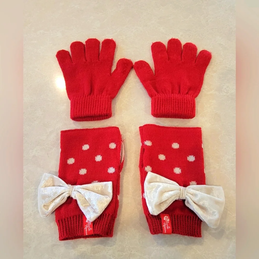 Cute Minnie Mouse Gloves from Disneyland Paris, Red & white gloves are removable